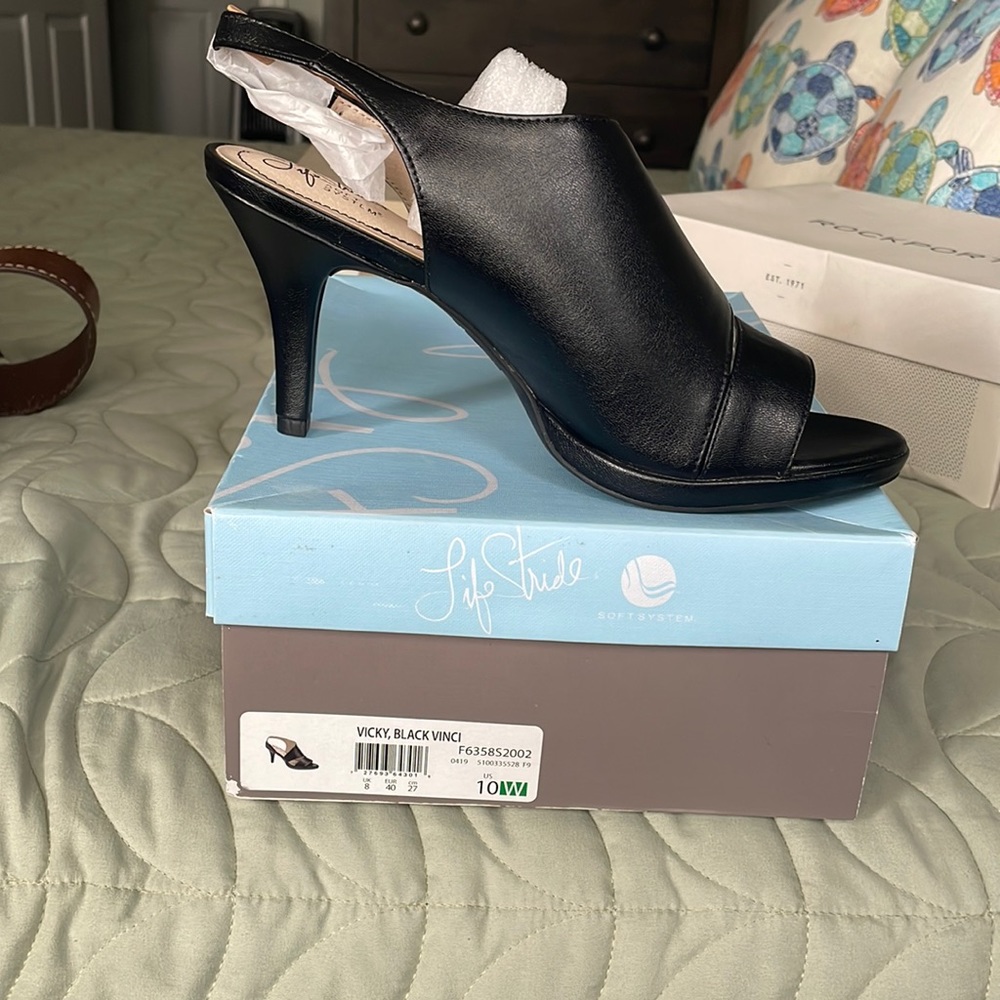 NWOT, Women’s Size 10W Black Lifestride Strappy Sandal